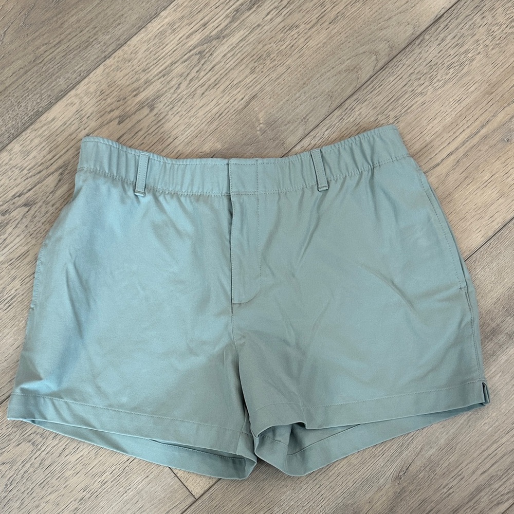 Women's Under Armour golf Sage Green Shorts( BRAND NEW)